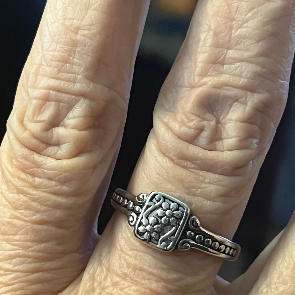 🆕️ Forget Me Not ring - Picture 6 of 7